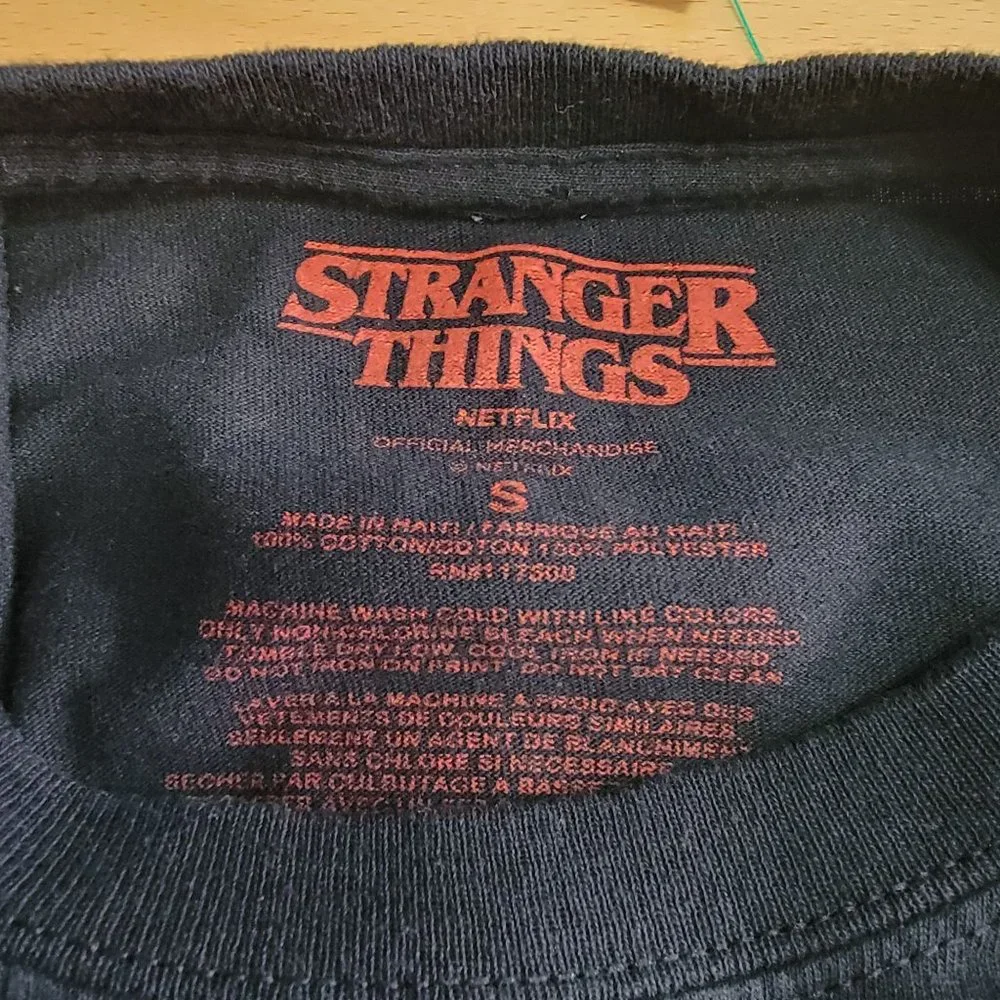 Stranger Things Mens Size S Small Graphic Demogorgon T-Shirt 100% Cotton Black - Picture 3 of 3